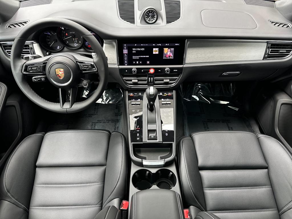 Thumbnail: 2026 Porsche Macan - 2