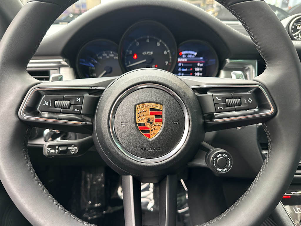 Thumbnail: 2026 Porsche Macan - 13