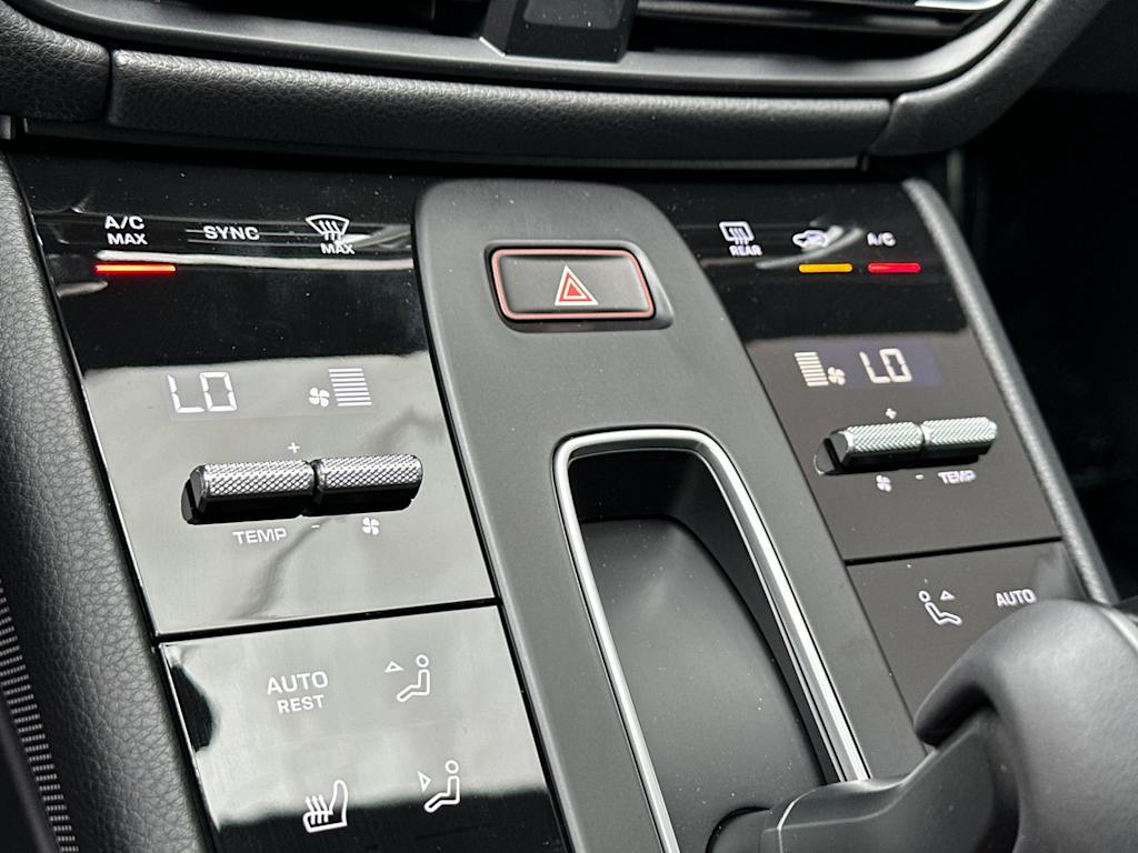 Thumbnail: 2026 Porsche Macan - 15