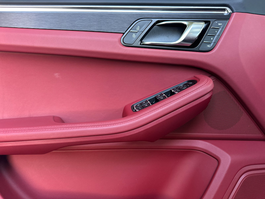 Thumbnail: 2026 Porsche Macan - 23
