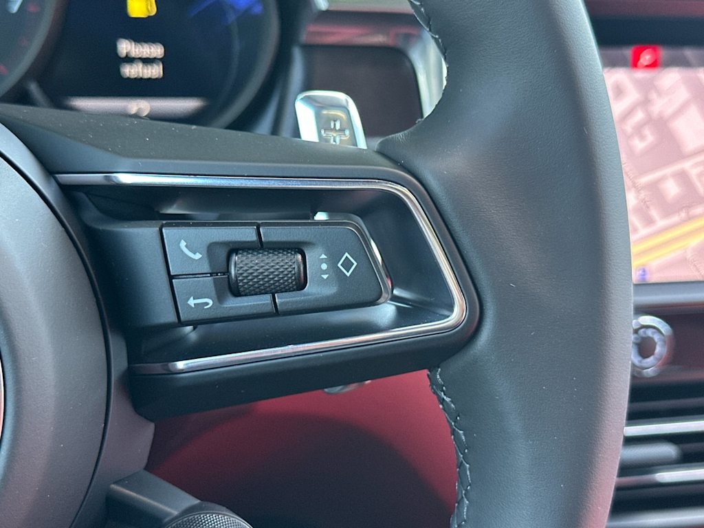 Thumbnail: 2026 Porsche Macan - 30