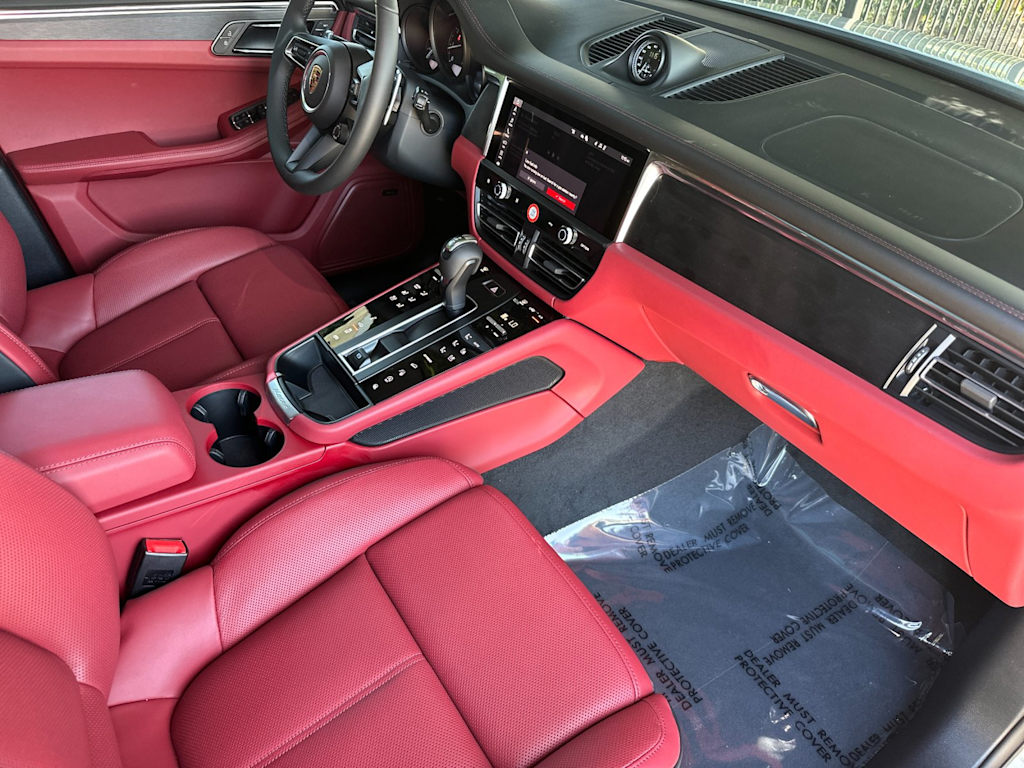 Thumbnail: 2026 Porsche Macan - 13