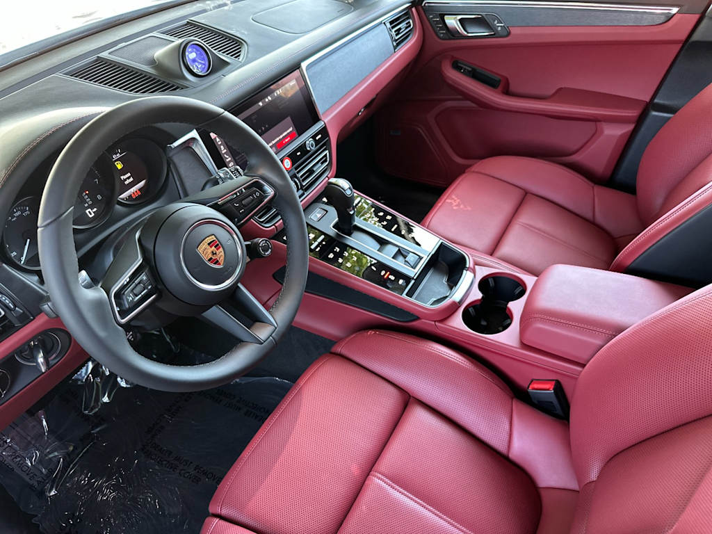 Thumbnail: 2026 Porsche Macan - 10