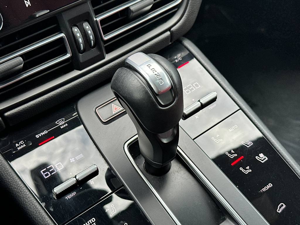 Thumbnail: 2022 Porsche Macan - 29