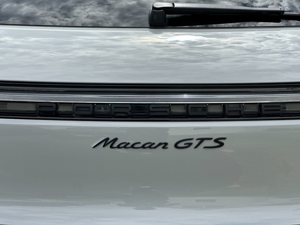 Thumbnail: 2022 Porsche Macan - 33