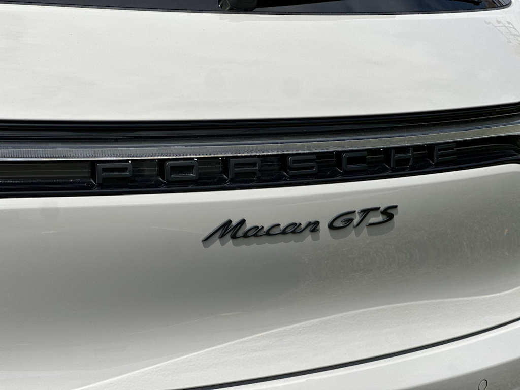 Thumbnail: 2023 Porsche Macan - 6