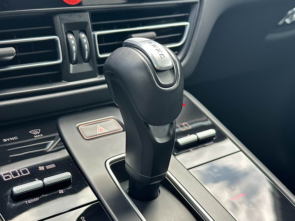Thumbnail: 2023 Porsche Macan - 29