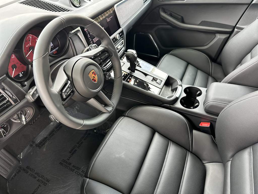 Thumbnail: 2026 Porsche Macan - 8