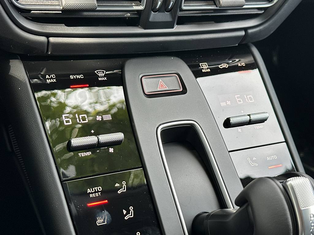 Thumbnail: 2026 Porsche Macan - 14