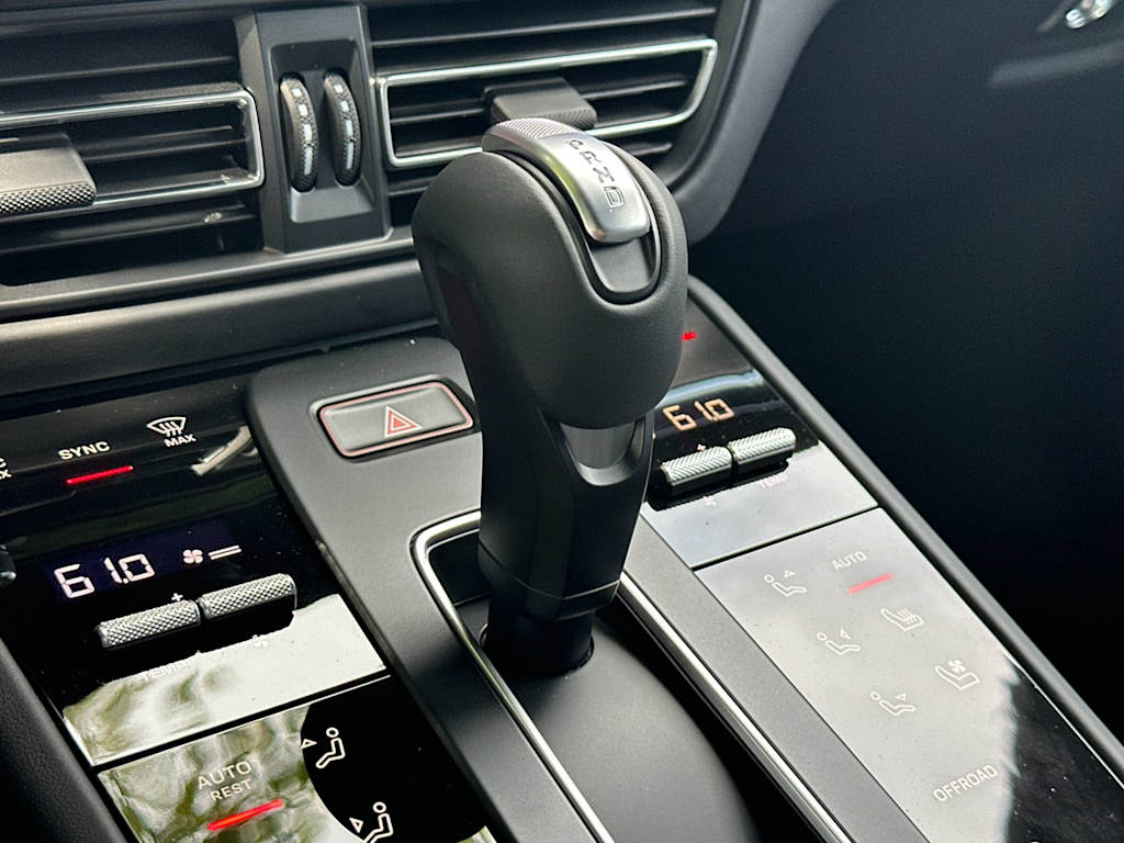 Thumbnail: 2026 Porsche Macan - 29