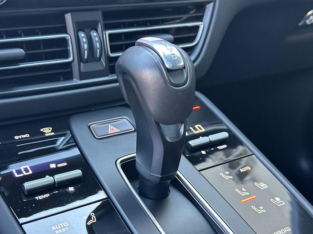 Thumbnail: 2025 Porsche Macan - 28