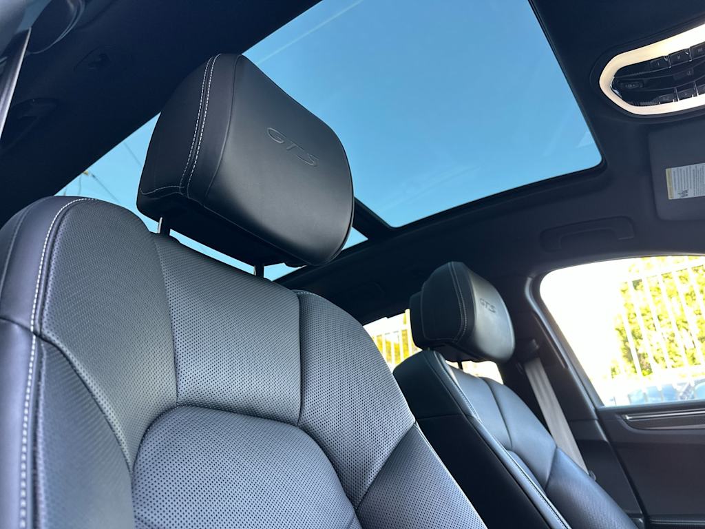Thumbnail: 2025 Porsche Macan - 24