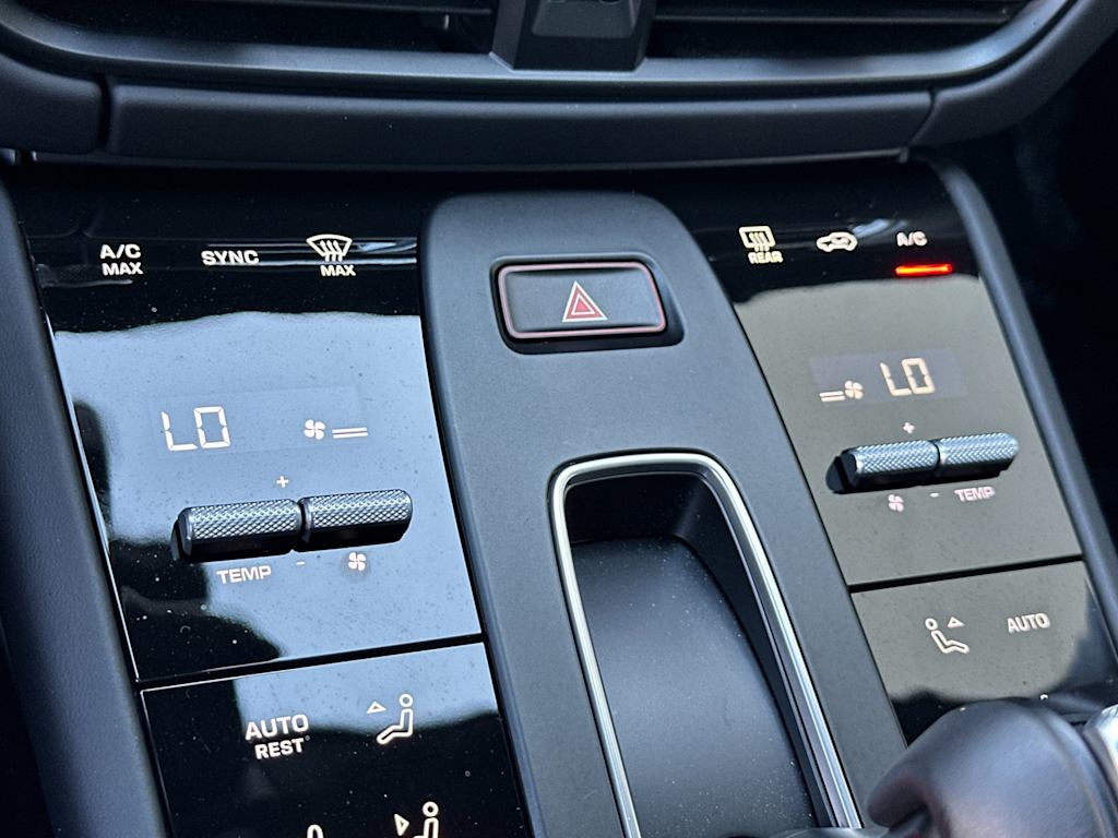 Thumbnail: 2025 Porsche Macan - 15