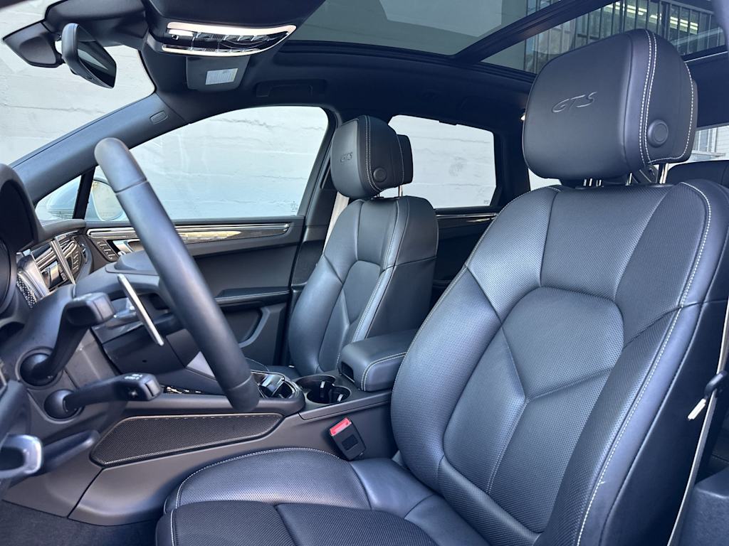 Thumbnail: 2025 Porsche Macan - 11