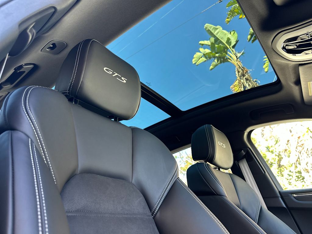 Thumbnail: 2026 Porsche Macan - 24