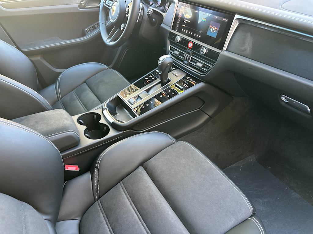 Thumbnail: 2026 Porsche Macan - 13