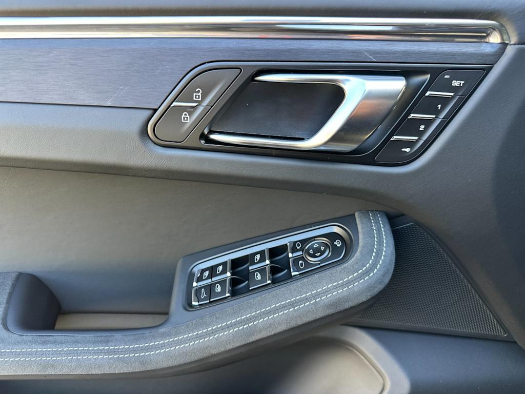Thumbnail: 2026 Porsche Macan - 22
