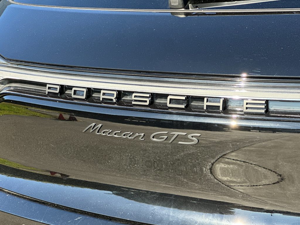 Thumbnail: 2026 Porsche Macan - 7