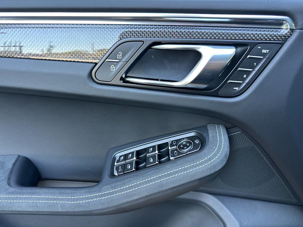 Thumbnail: 2026 Porsche Macan - 22
