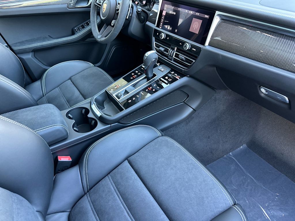 Thumbnail: 2026 Porsche Macan - 12