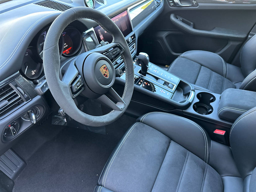Thumbnail: 2026 Porsche Macan - 2