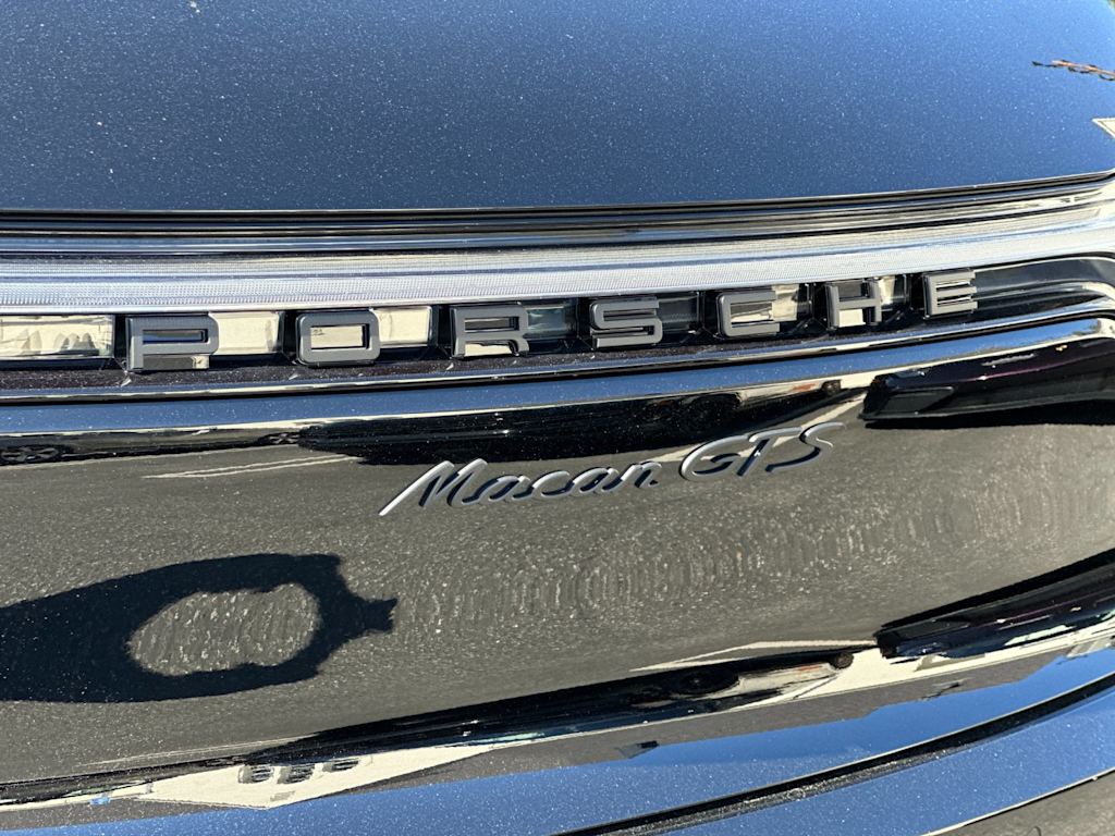Thumbnail: 2026 Porsche Macan - 6