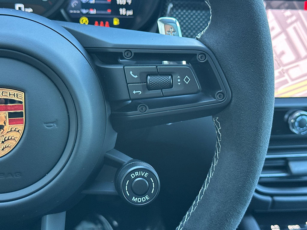 Thumbnail: 2026 Porsche Macan - 32