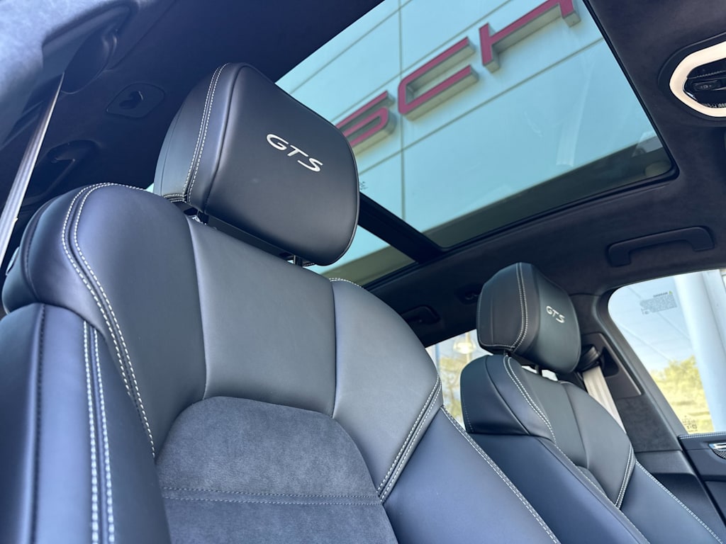 Thumbnail: 2026 Porsche Macan - 24