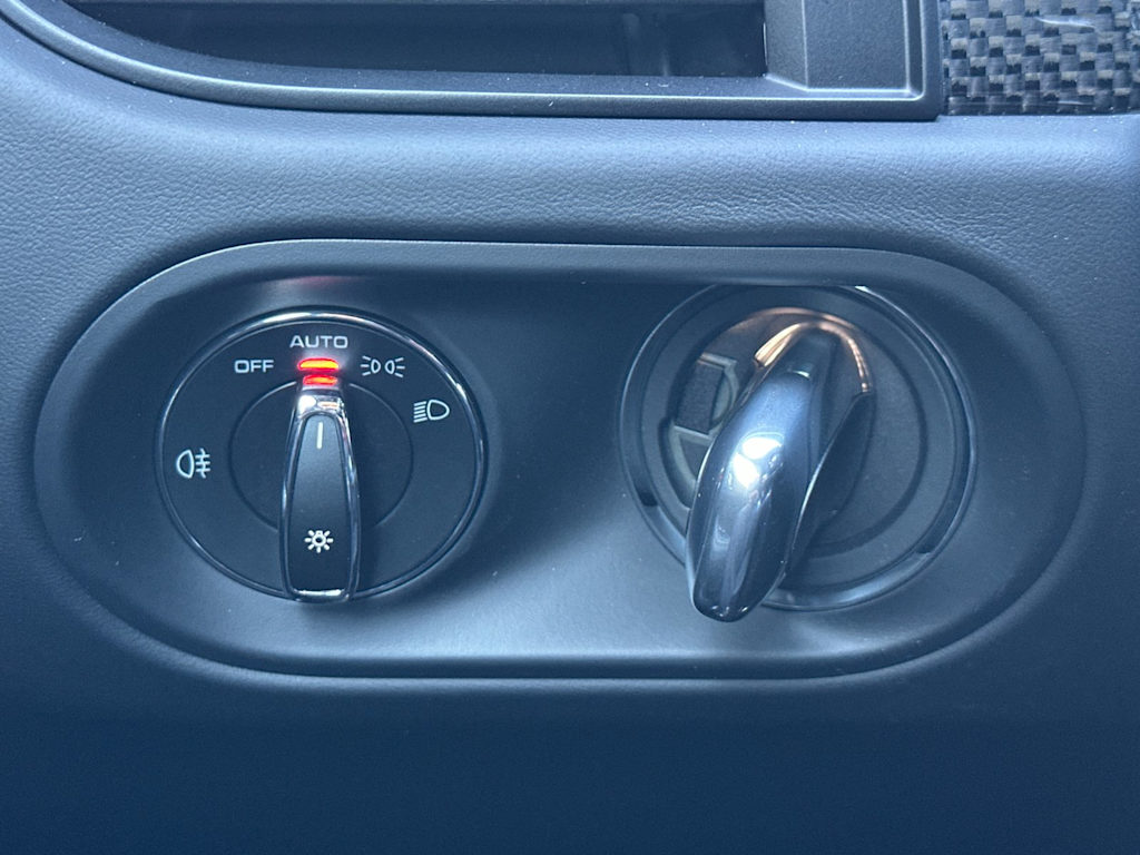 Thumbnail: 2026 Porsche Macan - 33