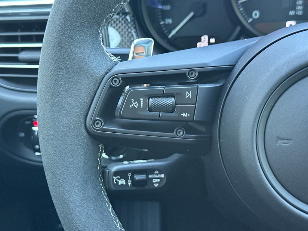 Thumbnail: 2026 Porsche Macan - 31