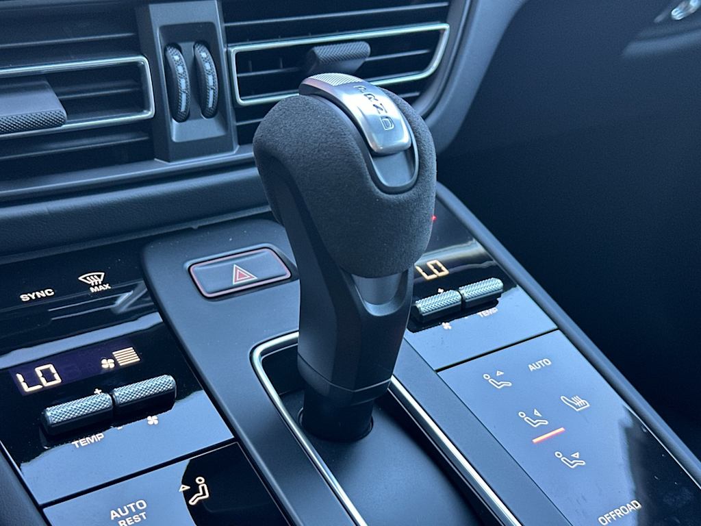 Thumbnail: 2026 Porsche Macan - 29