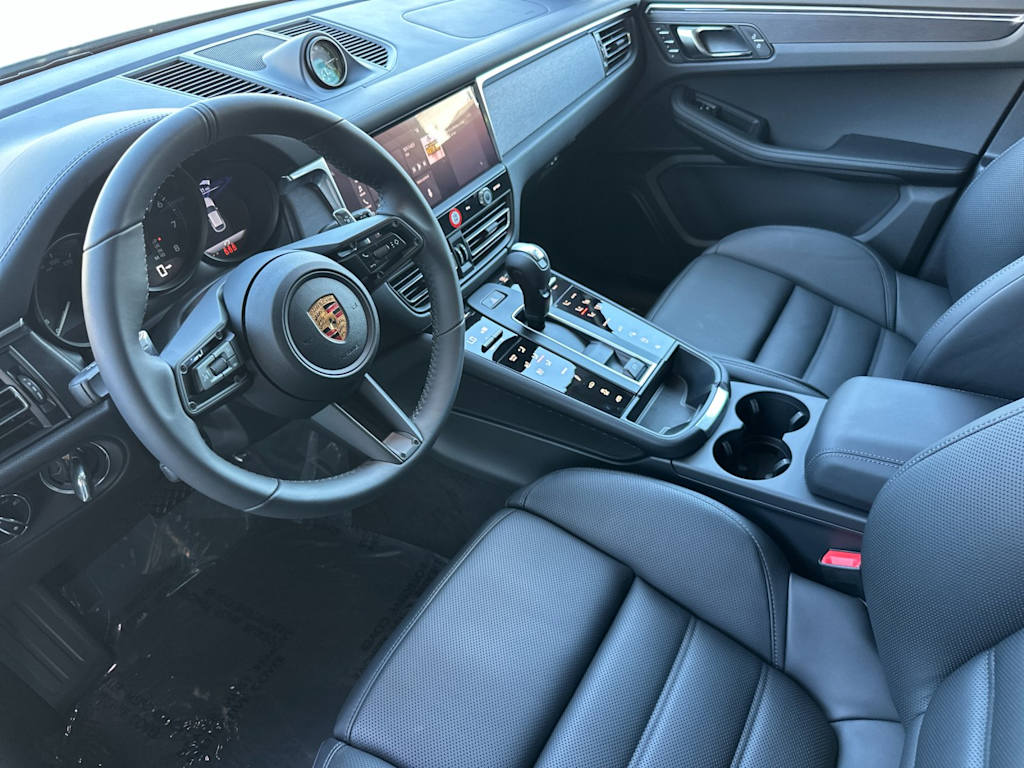 Thumbnail: 2026 Porsche Macan - 2