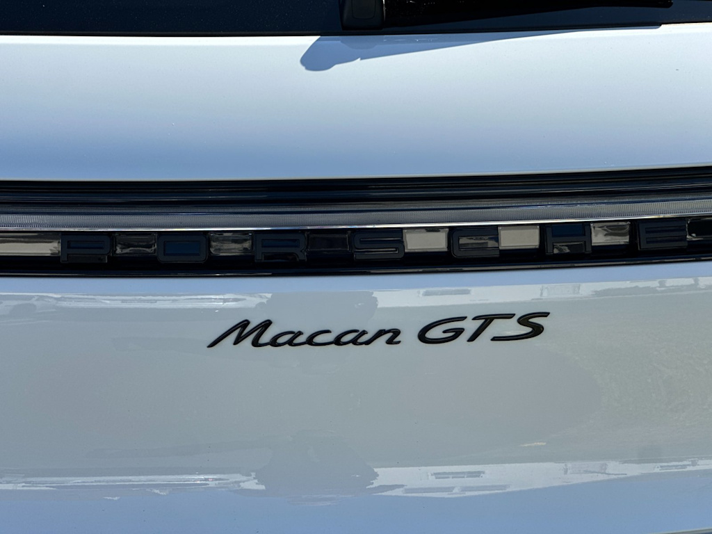 Thumbnail: 2026 Porsche Macan - 7