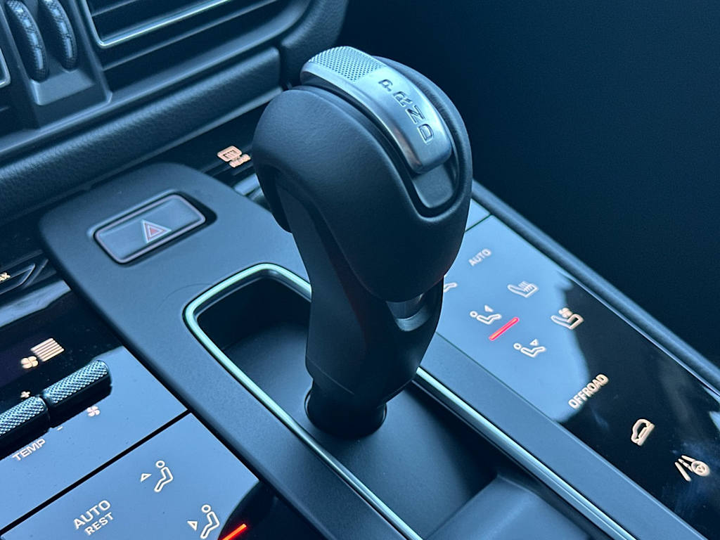 Thumbnail: 2026 Porsche Macan - 27