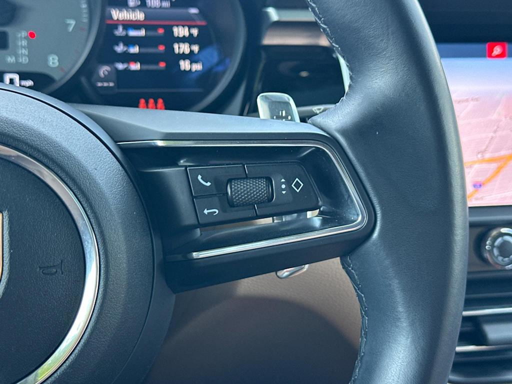 Thumbnail: 2023 Porsche Macan - 31