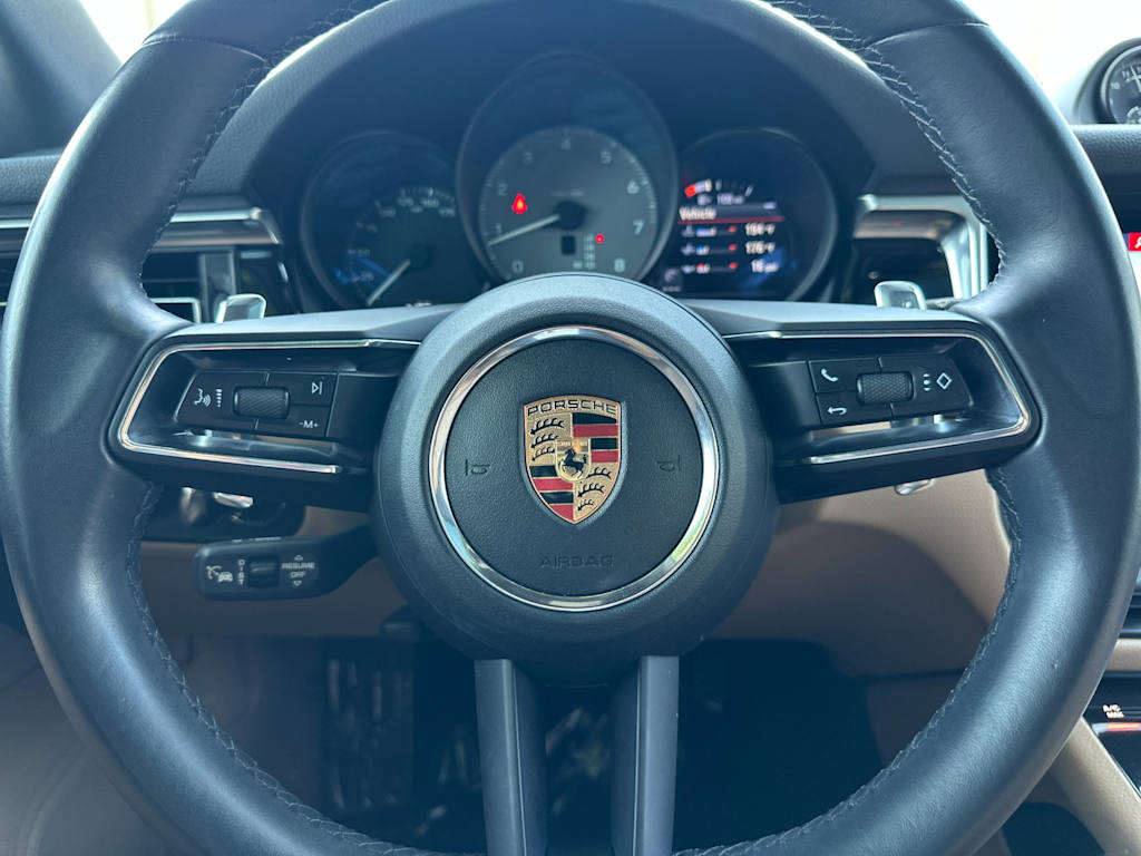 Thumbnail: 2023 Porsche Macan - 29