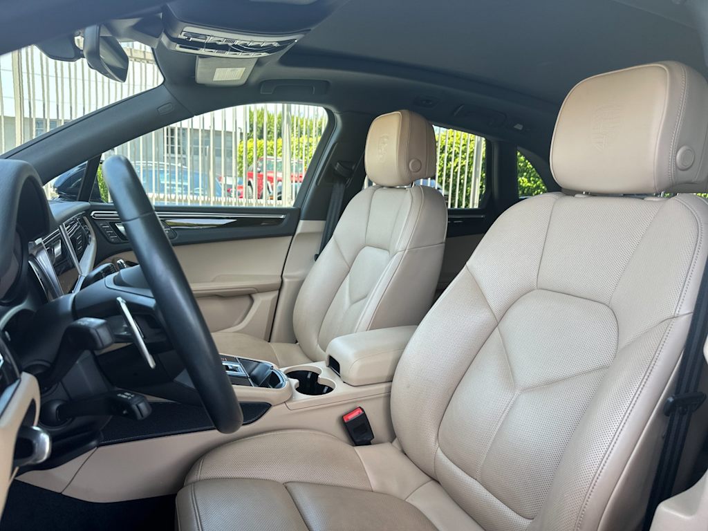 Thumbnail: 2023 Porsche Macan - 10