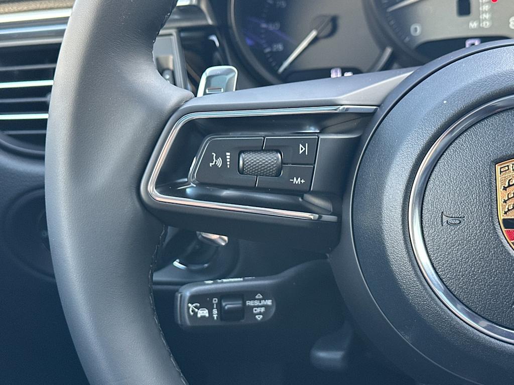 Thumbnail: 2026 Porsche Macan - 31