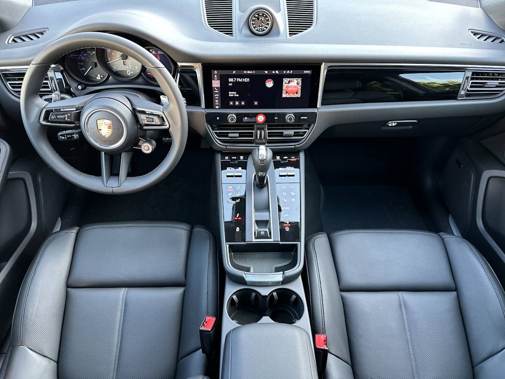 Thumbnail: 2026 Porsche Macan - 9