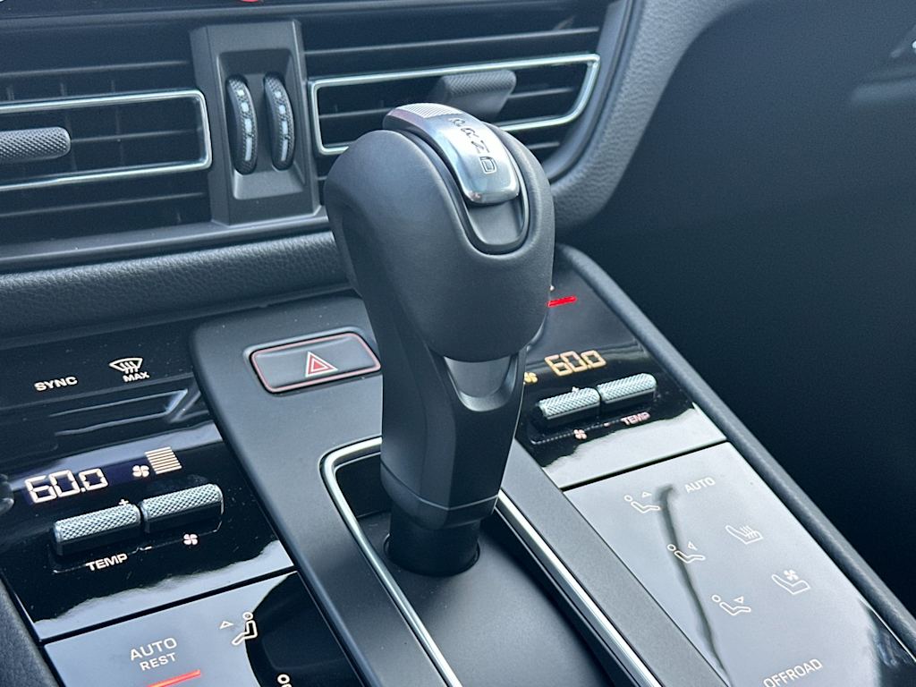 Thumbnail: 2026 Porsche Macan - 29