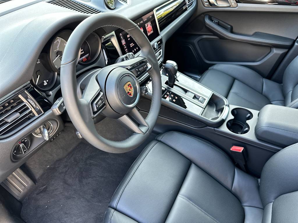 Thumbnail: 2026 Porsche Macan - 2