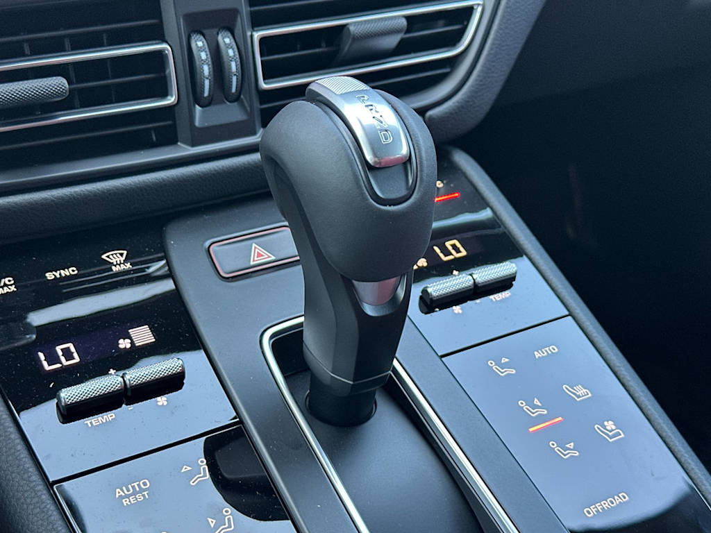 Thumbnail: 2026 Porsche Macan - 28