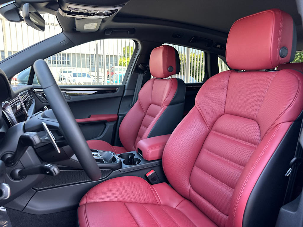 Thumbnail: 2026 Porsche Macan - 11