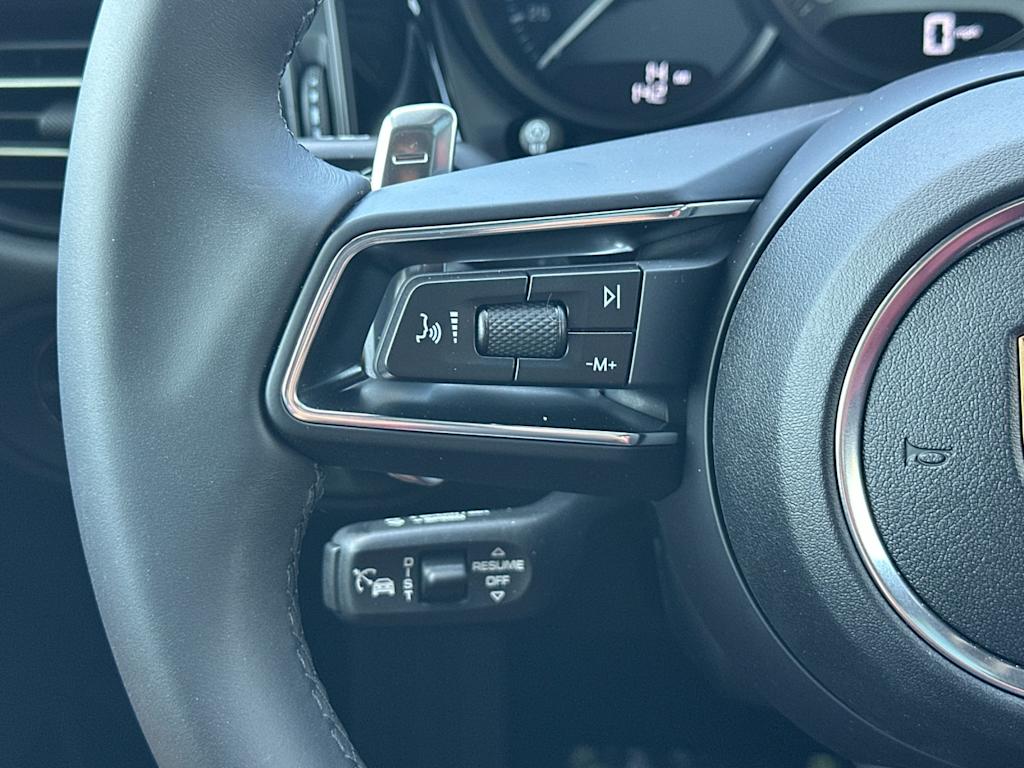 Thumbnail: 2026 Porsche Macan - 30