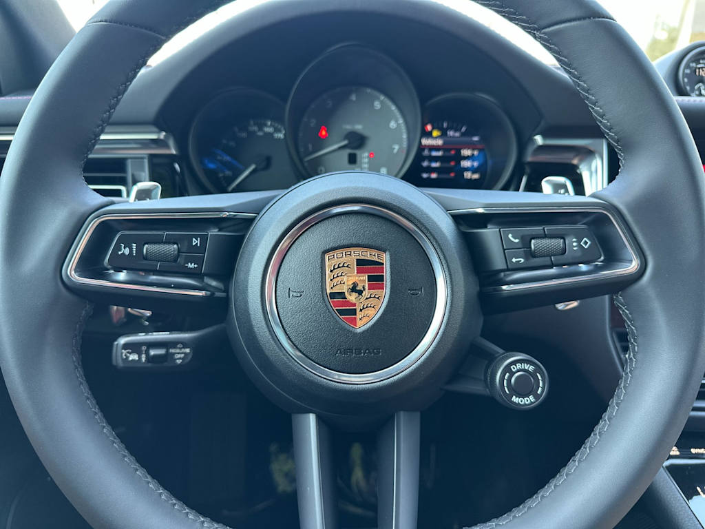 Thumbnail: 2026 Porsche Macan - 29