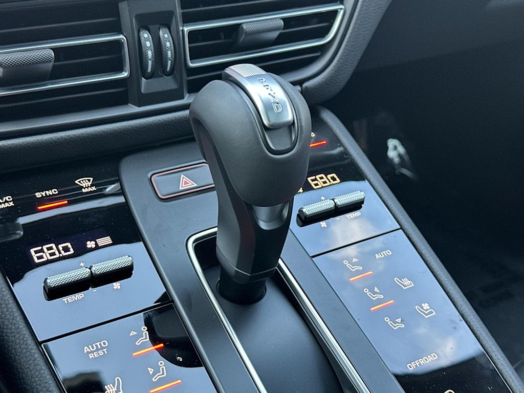 Thumbnail: 2026 Porsche Macan - 29