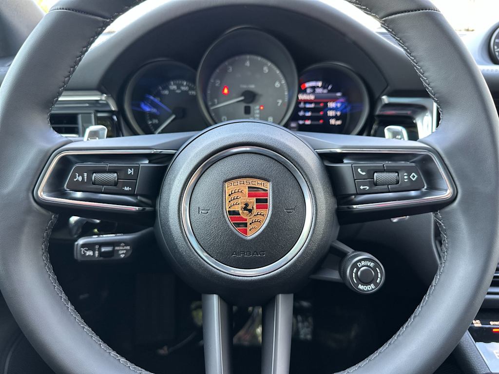 Thumbnail: 2026 Porsche Macan - 30