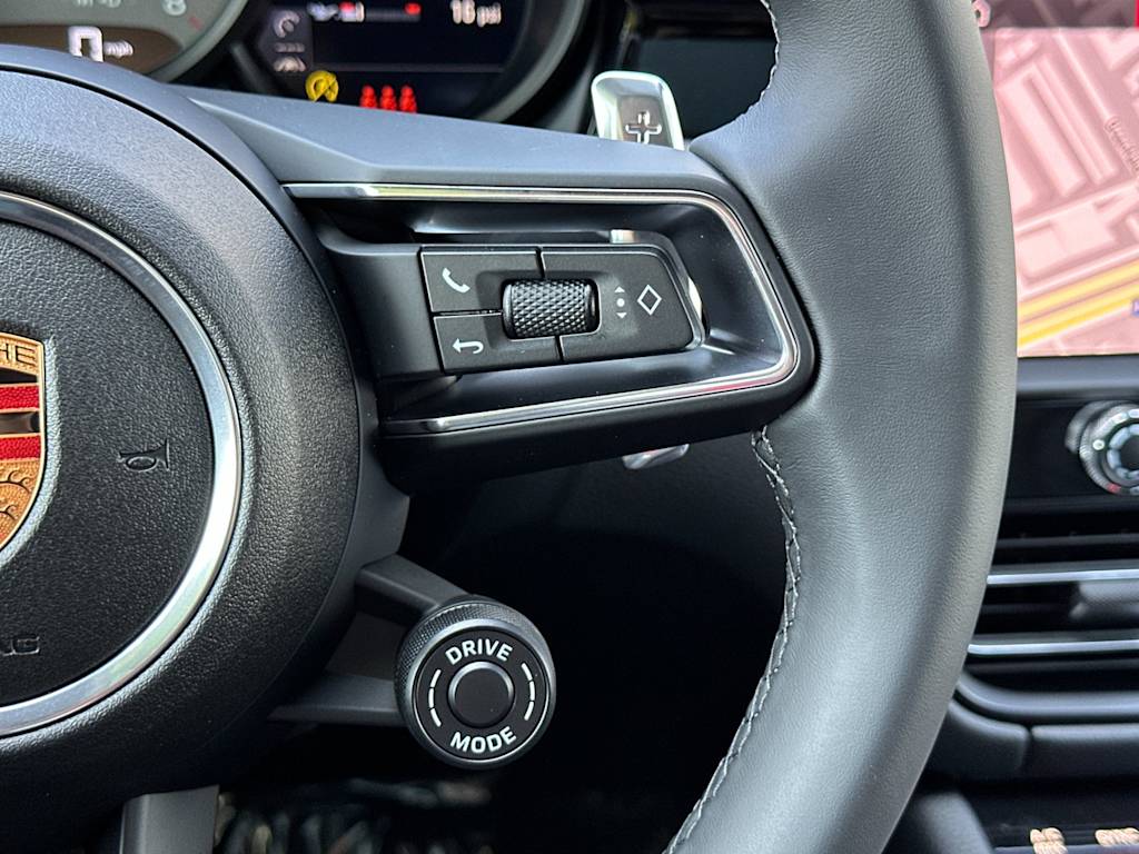 Thumbnail: 2026 Porsche Macan - 32