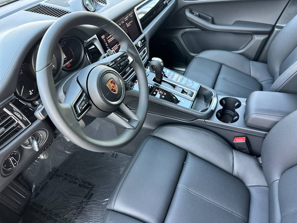 Thumbnail: 2026 Porsche Macan - 9