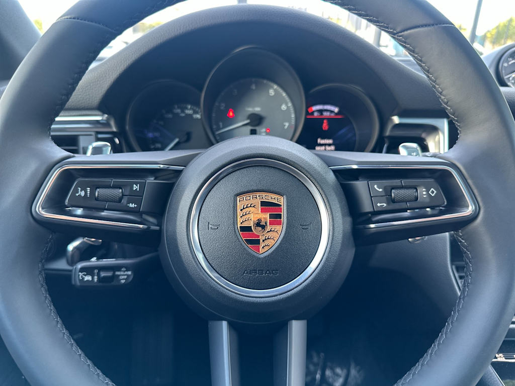 Thumbnail: 2026 Porsche Macan - 30